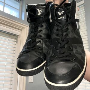 Louis Vuitton. Hero’s very rare find what youbsee is pair you. Get.